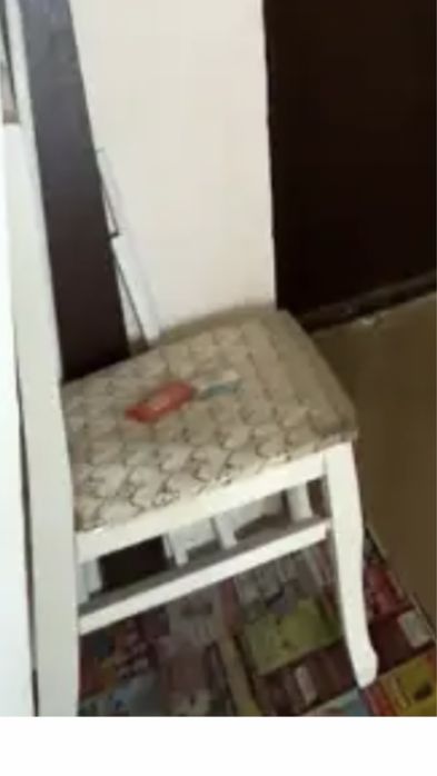 Мягкие стулья со спинками