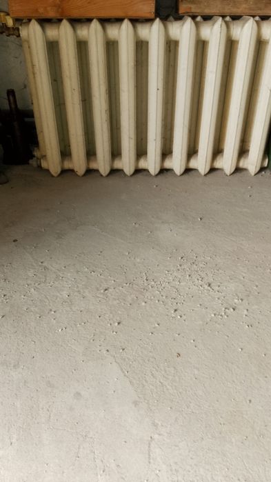 Чугунени радиатори 2бр.-9 и 12 глидера.