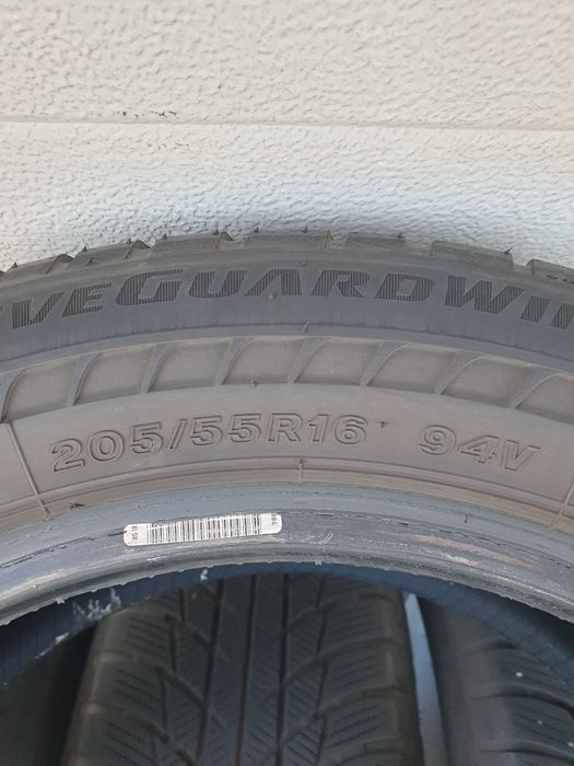 Зимни гуми 4 броя BRIDGESTONE DriverGuardWinter 205 55 R16 дот 3718