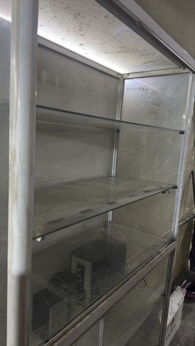 Стелаж стеклянный