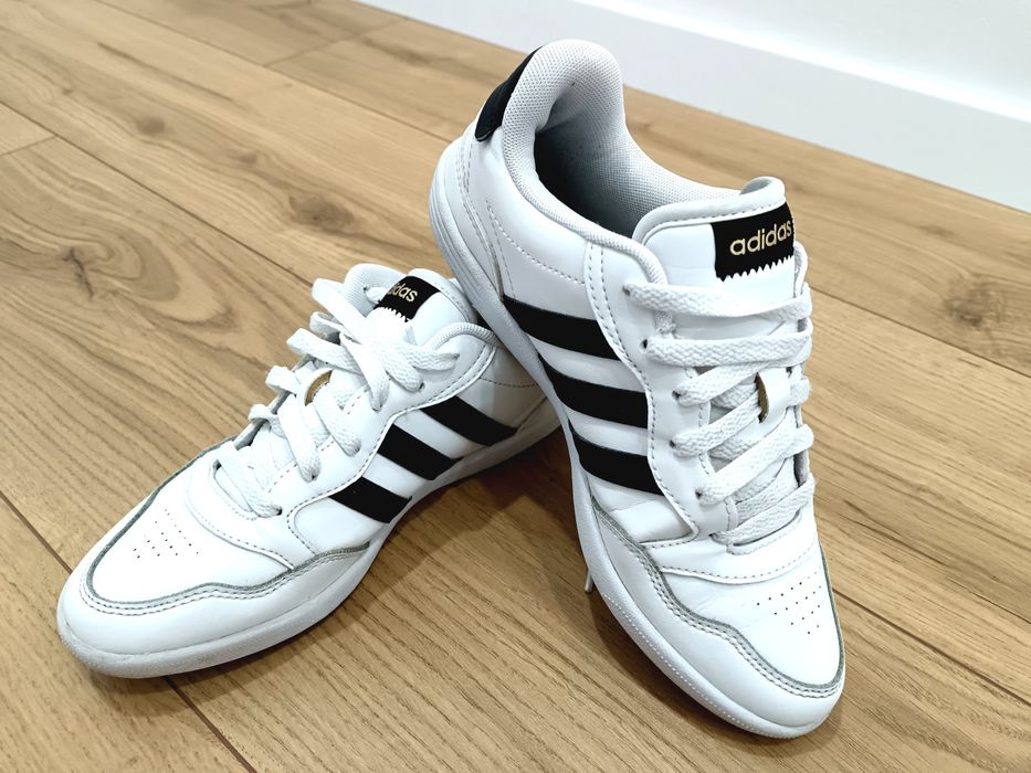 Adidași adidas originali Nr 36,5 piele in perfecta stare