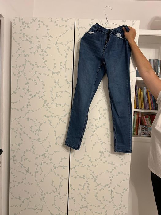 Vând pantaloni blugi