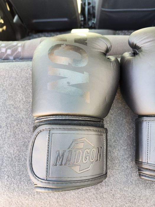 Боксови ръкавици Madgon