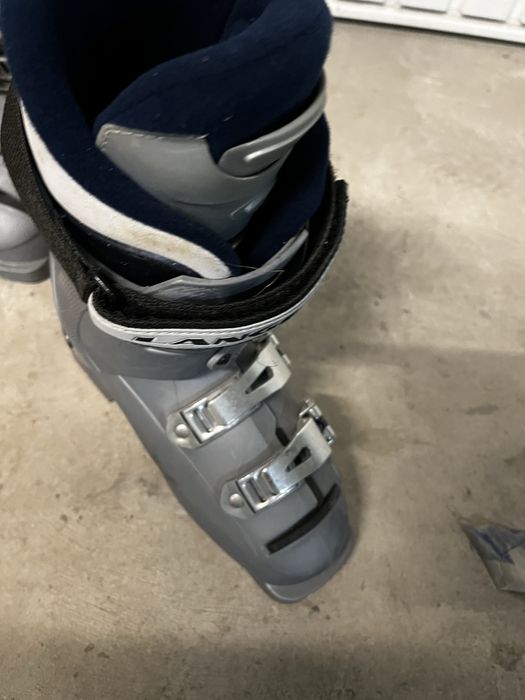 Детски ски обувки, цената е за двата чифта