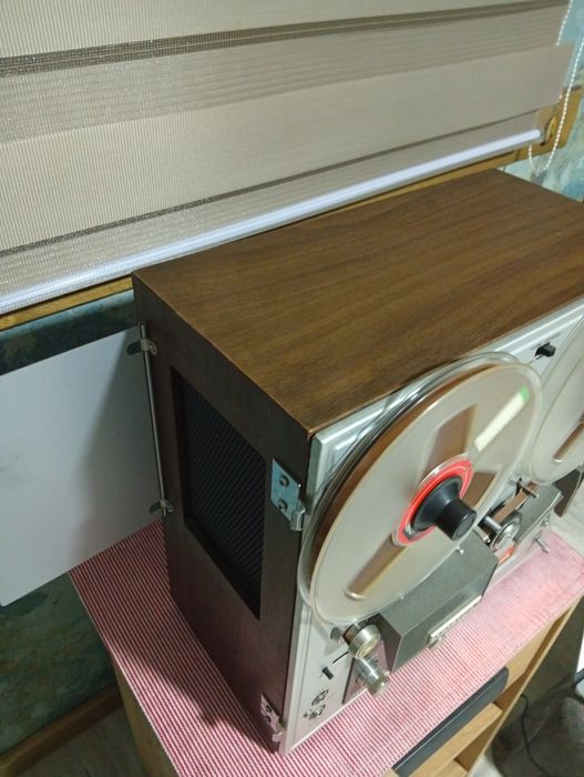 Magnetofon    Akai  1710 pe lampi si difuzoare vintage