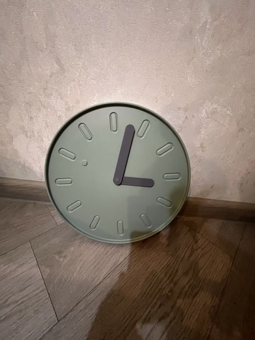 Продам люстру и часы Ikea