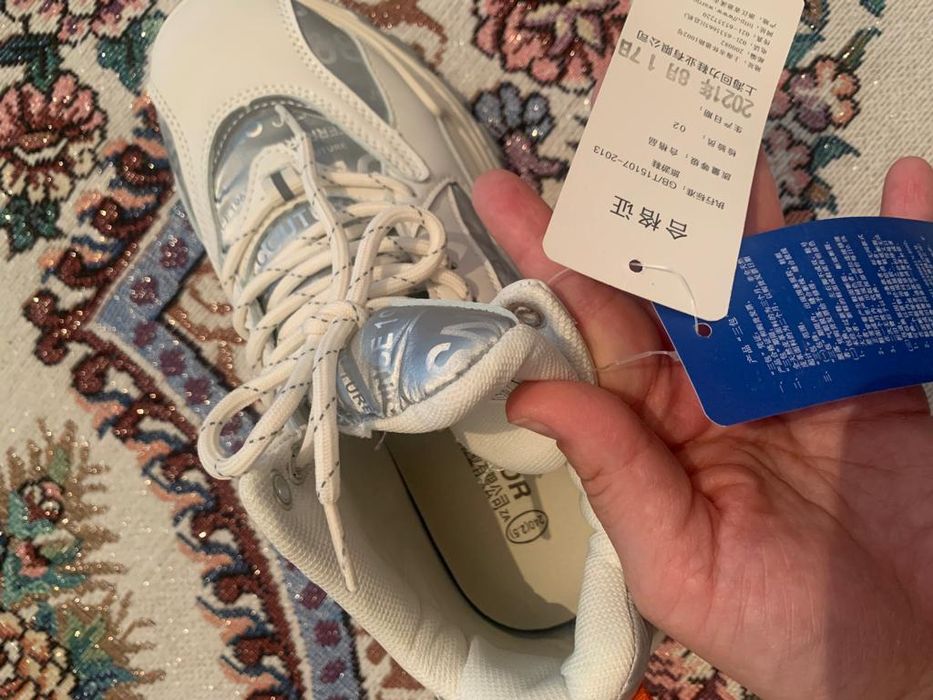 Демисезонные кроссовки 38 размера