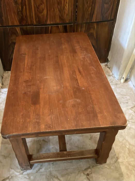 Маса от масивно дърво