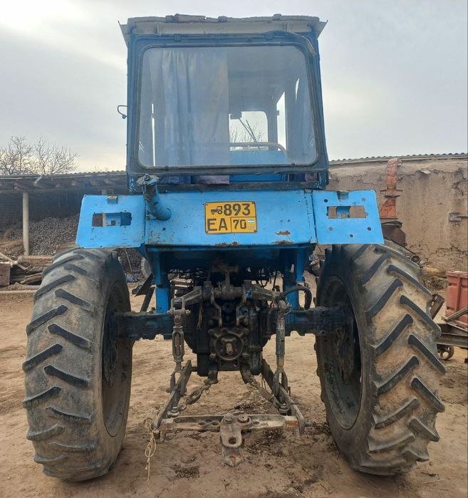 MTZ-80 Traktor sotiladi
