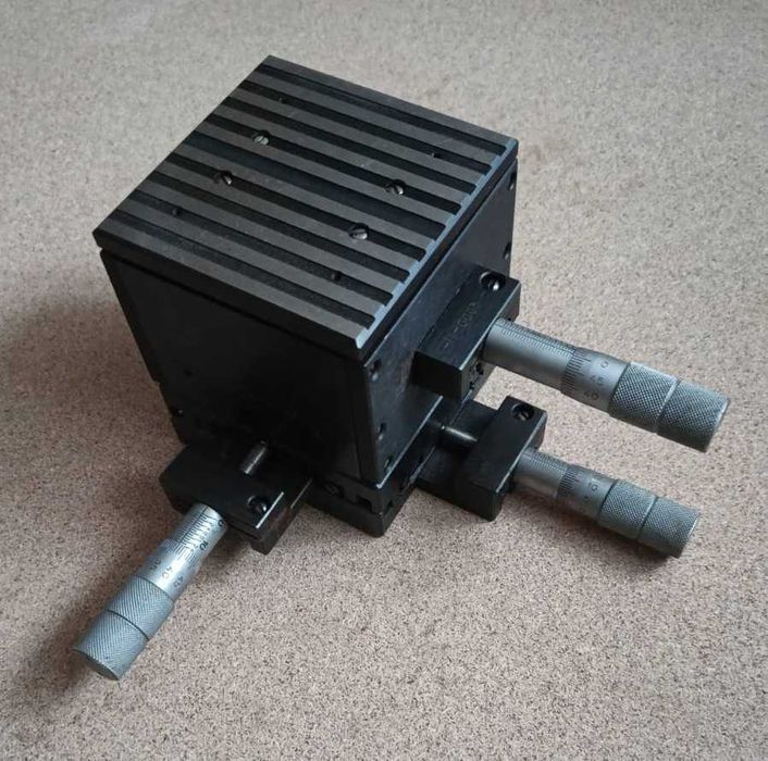 Микрометрични координатни маси