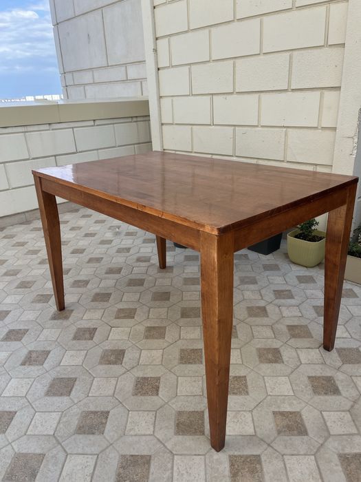 Продается деревяный стол 120х75х75