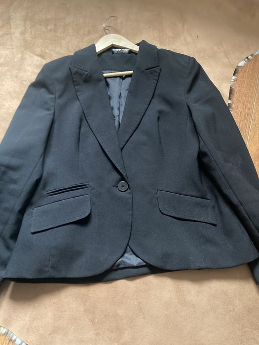 Sacou masura 42 negru fara urme de uzura model clasic se incheie cu na