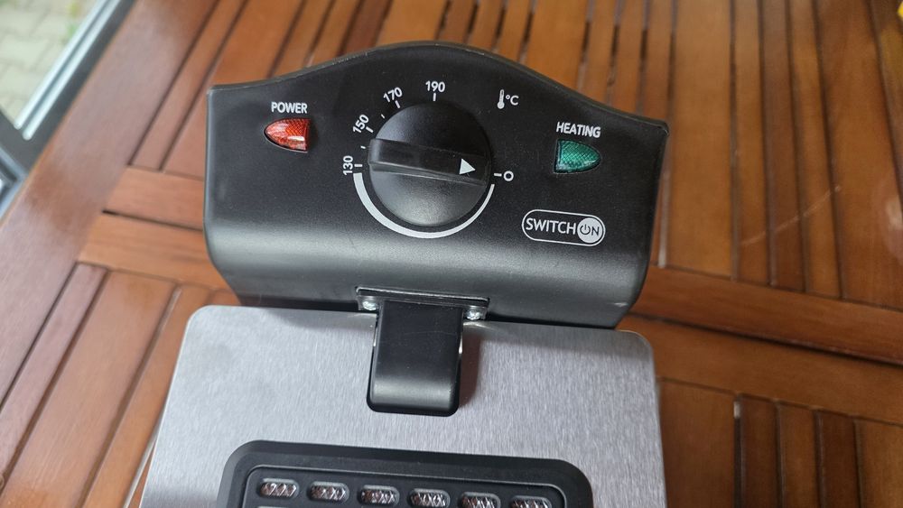 Friteuză din oțel, de 3.1litri, Switch On