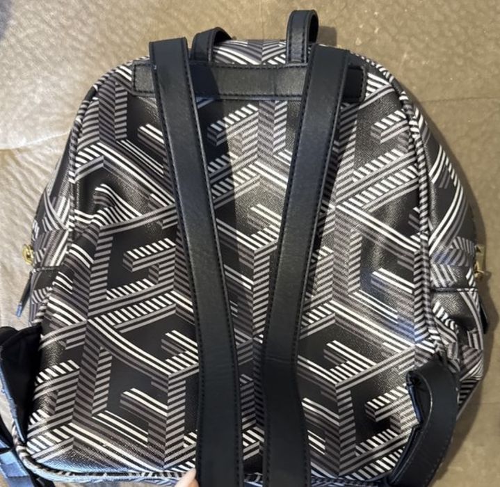 Раница дамска guess