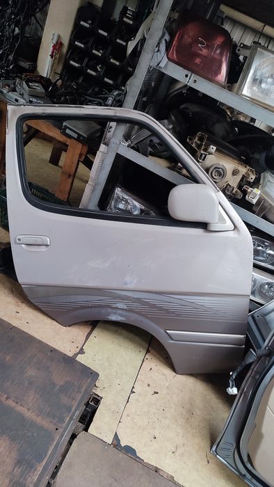 Дверь передняя Toyota Hiace 1993–1996