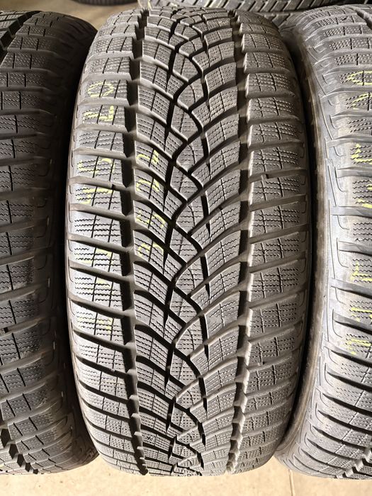Anvelope iarna 235/45/20 GoodYear UltraGrip Performance 235 45 20 R 20