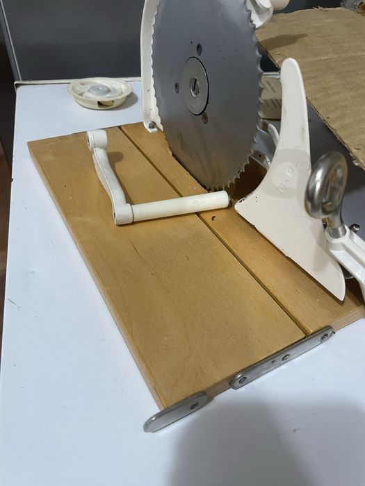 Машина за рязане/хляб,салам…