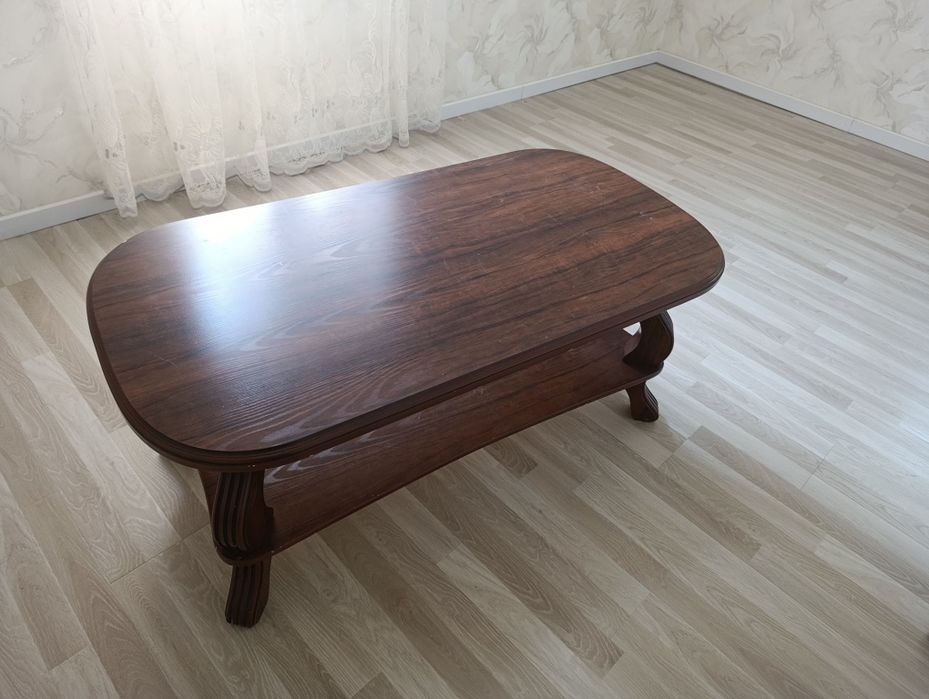 Стол для гостейс