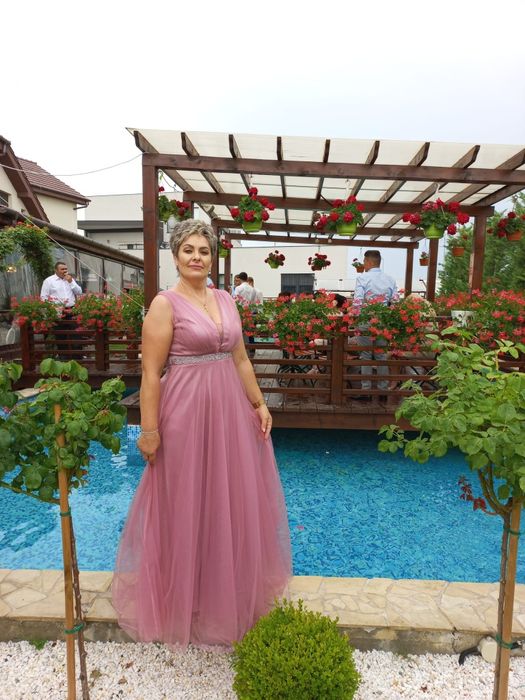 Vând rochie de gală