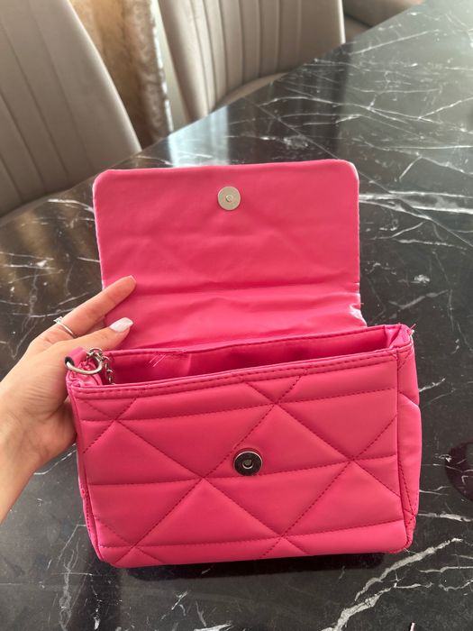 Стилна розова чанта Prada от мека кожа