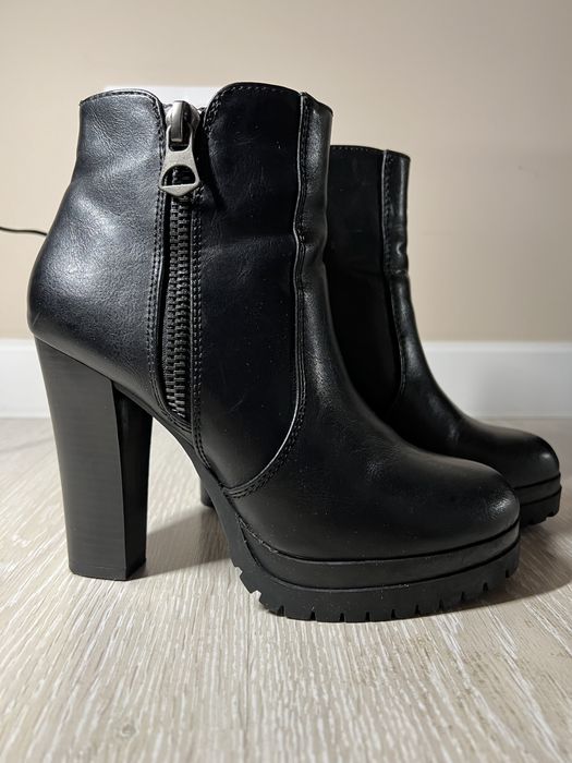 Полусапожки черные