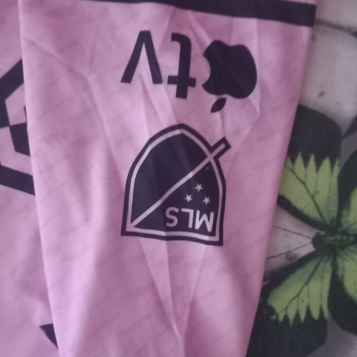 Vand tricouri de fotbal noi