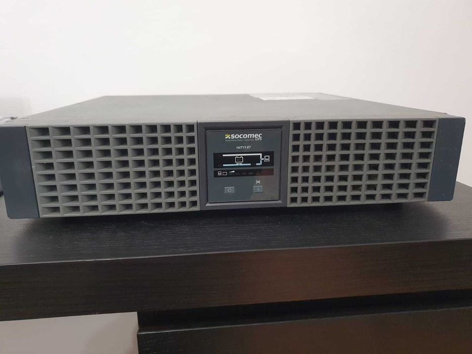 UPS Socomec NRT-U1700 1700VA 1200W Tower, baterii noi schimbate