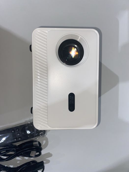 Проектор новый есть в наличии.