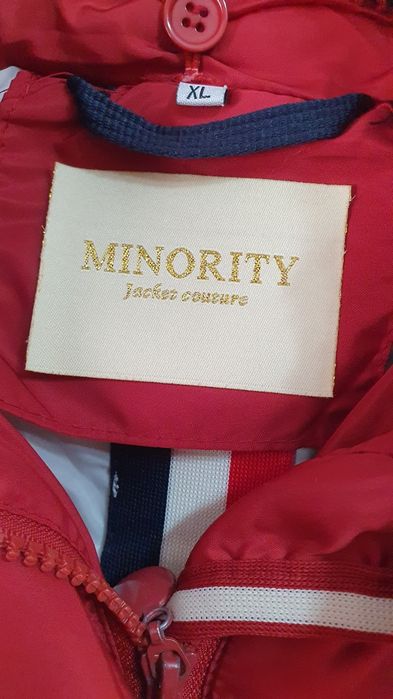 Geaca bordo scrie XL,dar e mai bine pt M/L