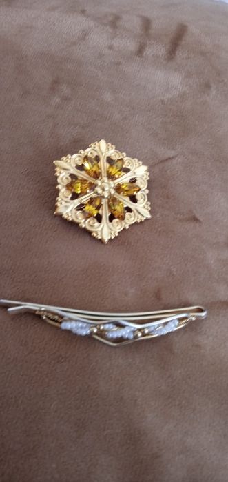 Брошка и фиба за коса