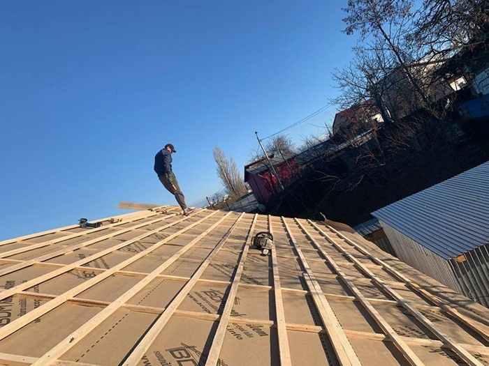 Executăm acoperise jgheaburi burlane reparații urgente