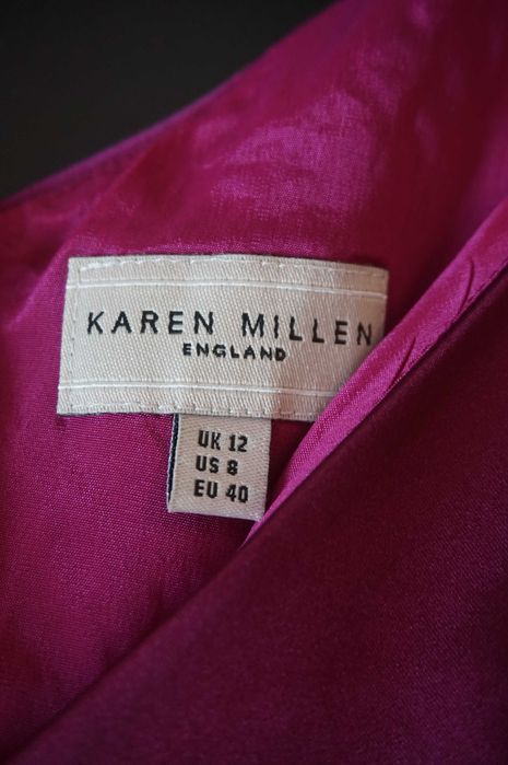Rochia este noua de la firma KAREN MILLEN