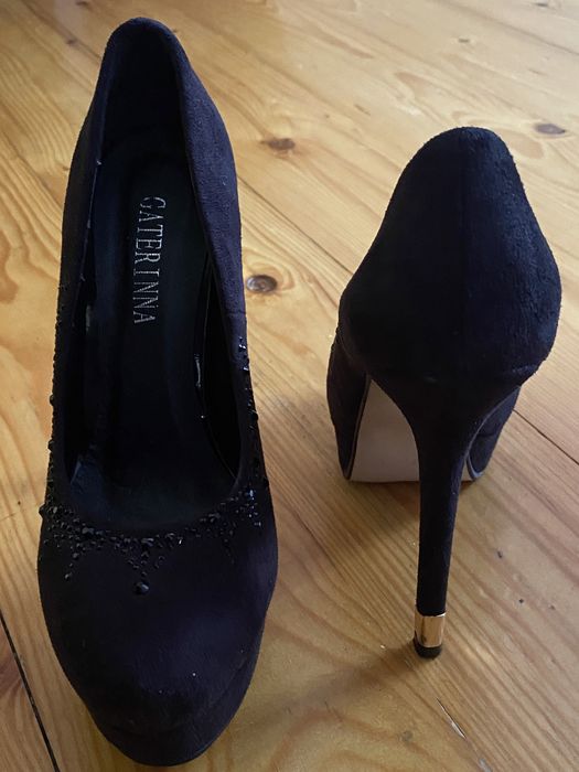 Pantofi negri  cu toc eleganti