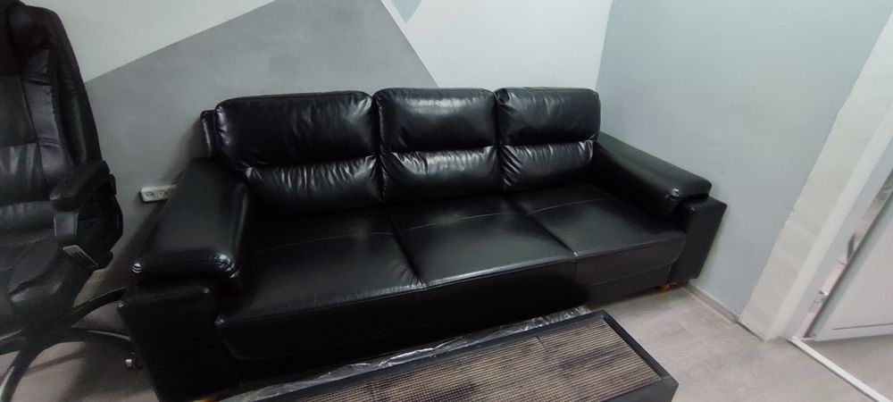 Диван трёхместный