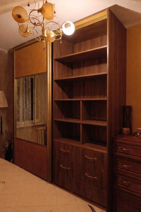 шкаф и раскладной диван