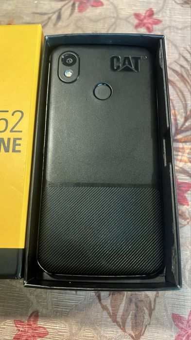 Смартфон CAT S52