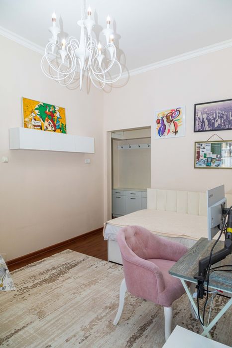 Светлая 2-комнатная сталинка с высокими потолками у метро Минор