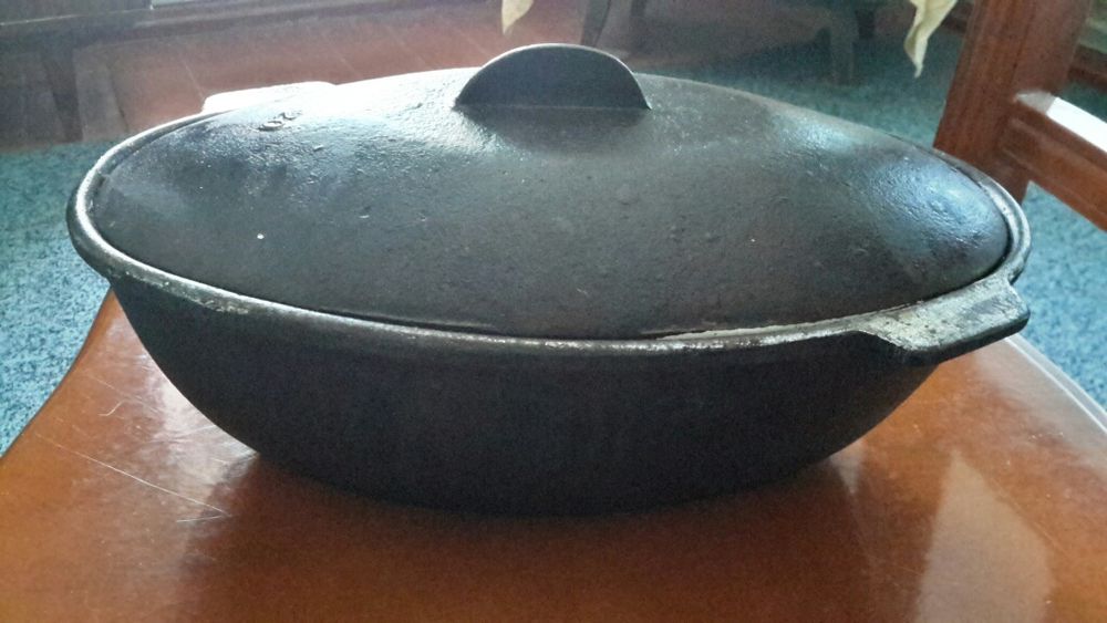 Чугунная утятница-казан.