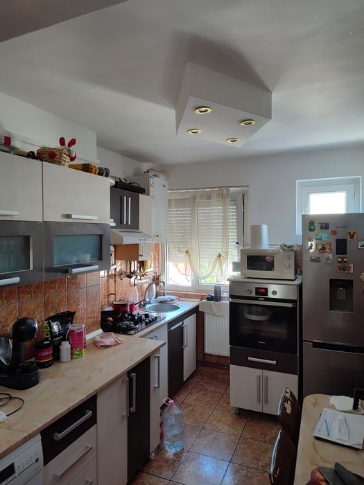 De vânzare apartament 3 camere