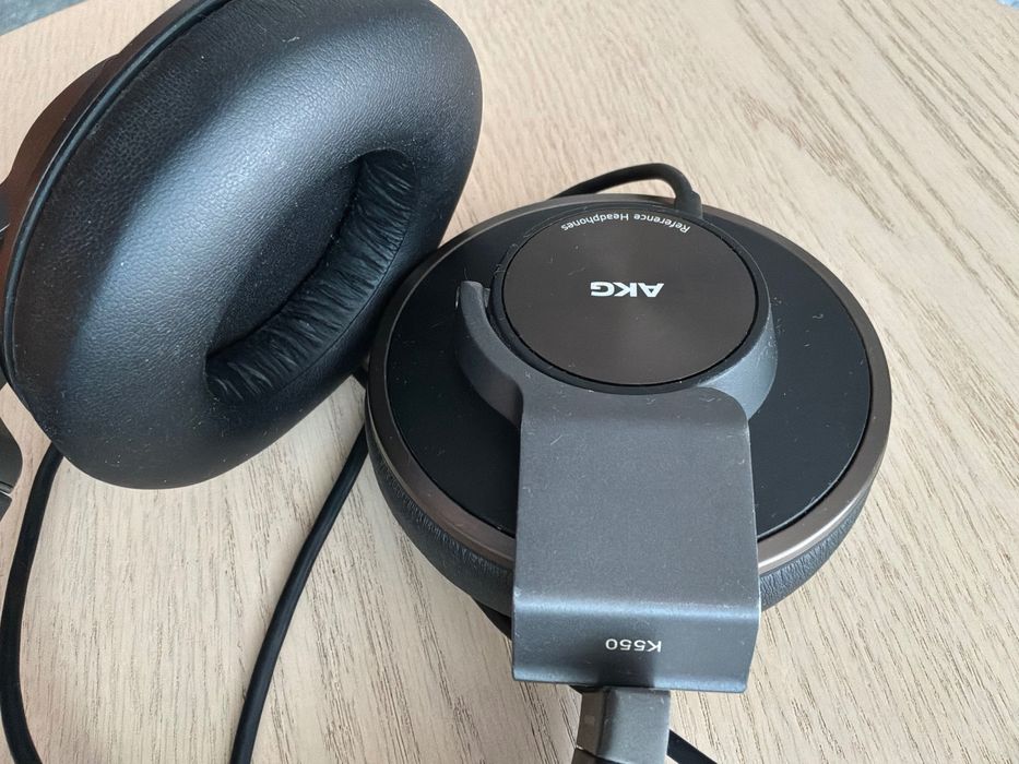 Vand casti AKG 550