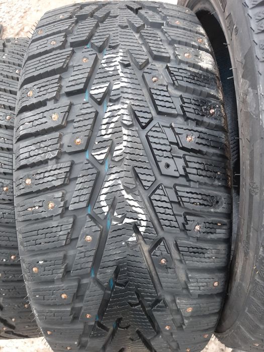 Продам шины 235/45/18  найда