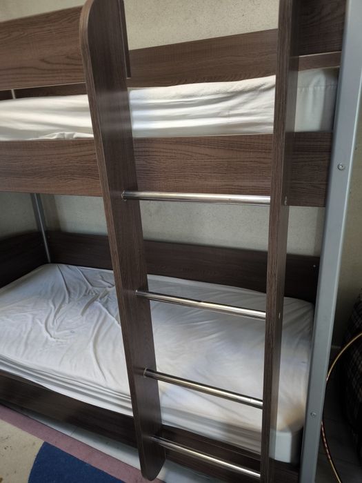 Двухъярусная кровать