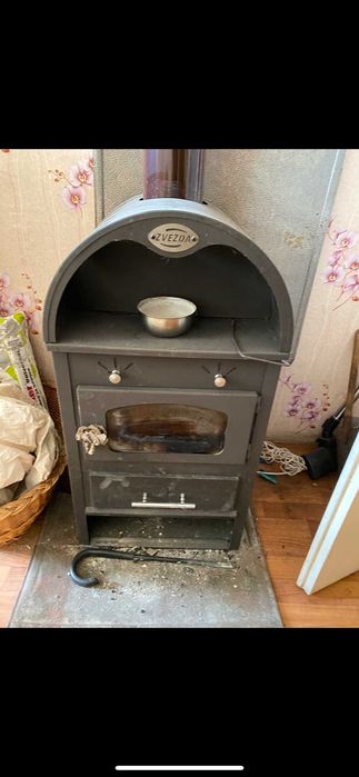 Голяма печка, камина на дърва и въглища