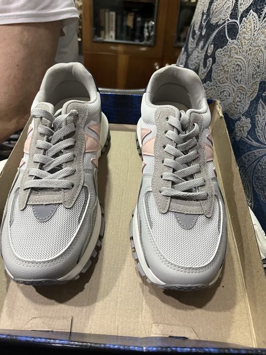 Продам кроссовки