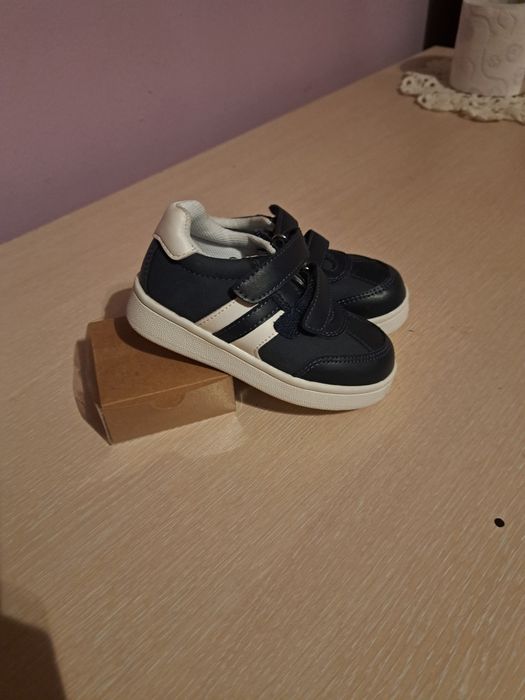 Детски спортни обувки