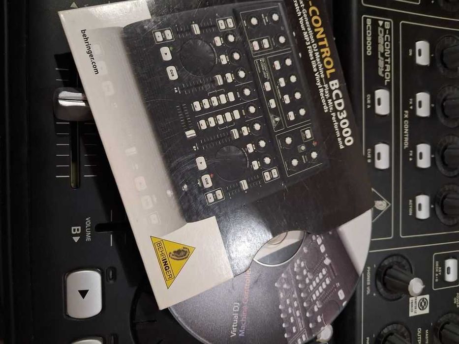 Продавам dj миксер berhinger