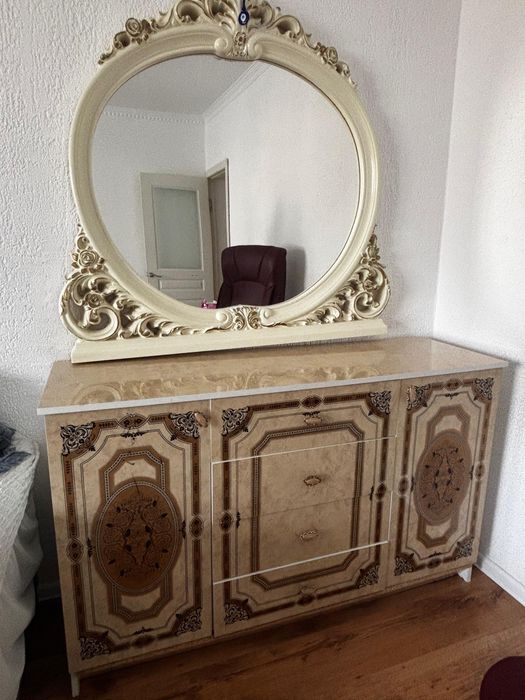 Комод с зеркалом