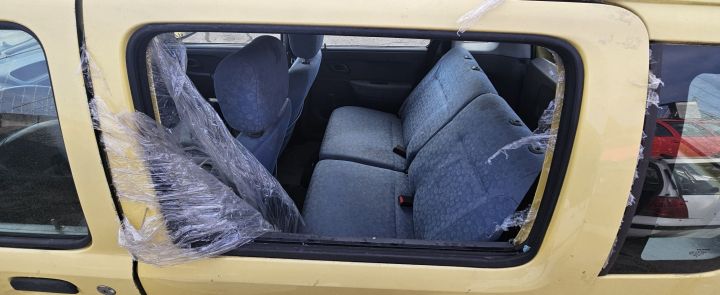Macara geam fata dreapta manuala Suzuki Wagon R+ 2002