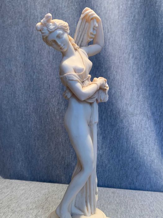 стара  Статуя на Афродита Калипгигос скулптура от алабастър