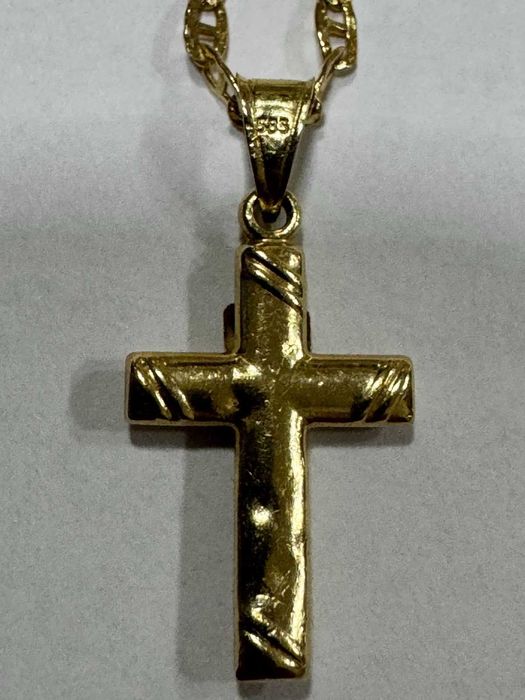 Златен синджир с кръст 14 К 585 /3,68 гр.